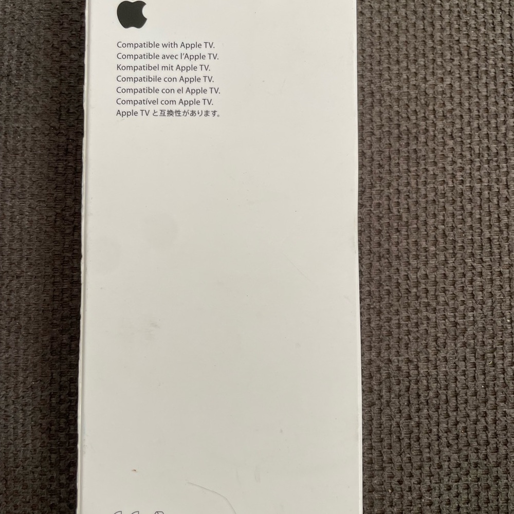 Apple White Remote Control - Picture 5 of 6